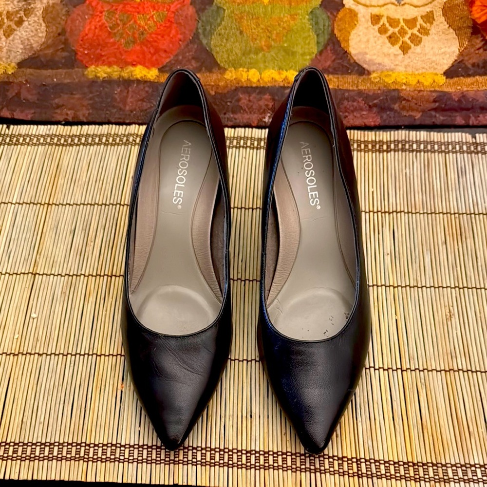 Aerosoles social pointed black leather high heels shoes.